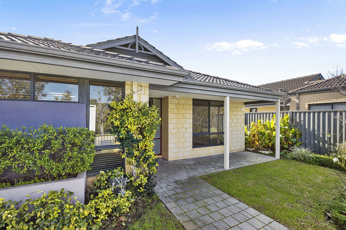 11 Monaltrie Loop, Carramar